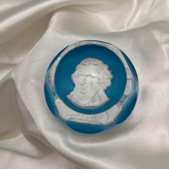 Baccarat Crystal Thomas Paine Cameo Paperweight Turquoise Blue Faceted France - Picture 1 of 6